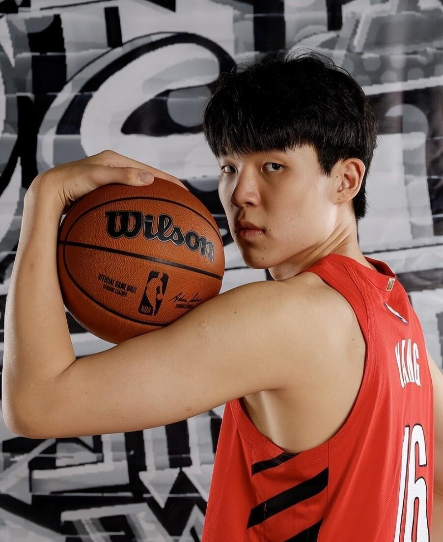 加时末段CBA常规赛传出新动向；夏洛特黄蜂遗憾出局；管理层表态：悬念犹存；临场指挥获称赞的简单介绍-真人娱乐